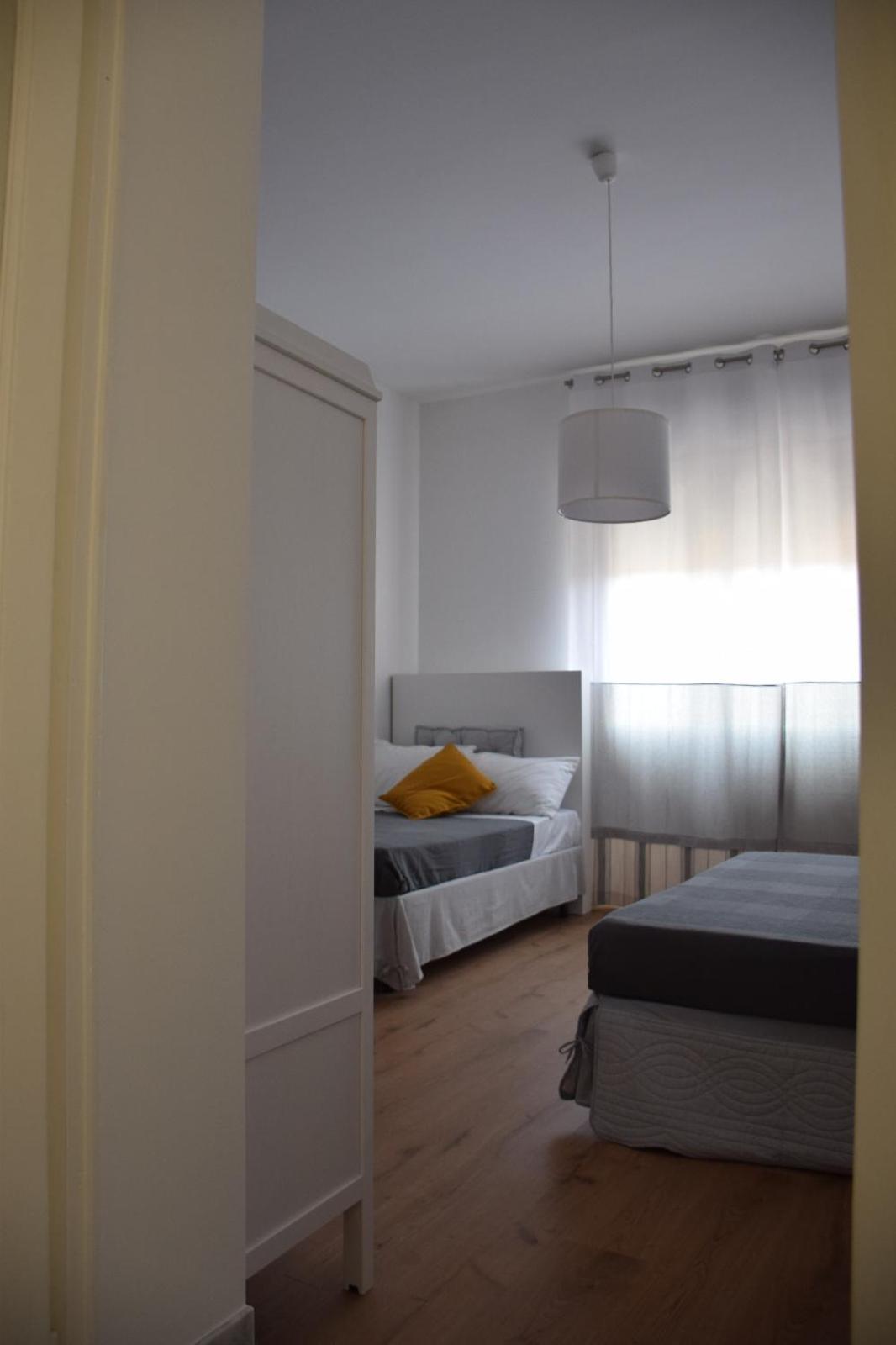 Levante Marina Di Carrara Bilik gambar